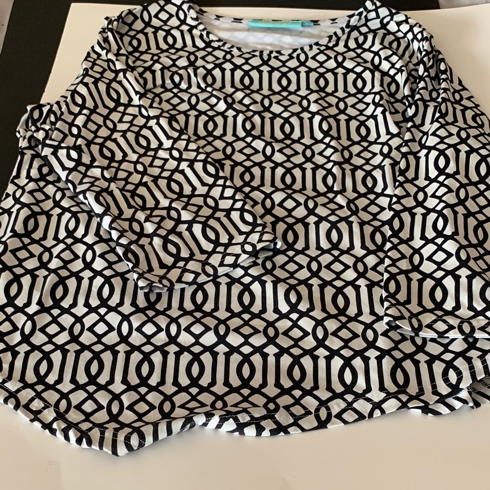 Elegant Black and White Patterned Women's Blouse